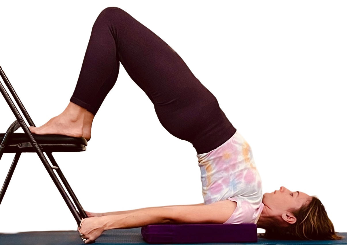 Jessie in Chatuspadasana, preparing for Shoulder balance